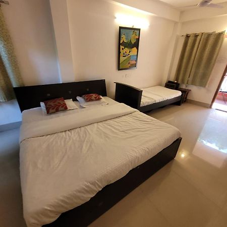 Hilltop Lodge Guwahati Habitación foto