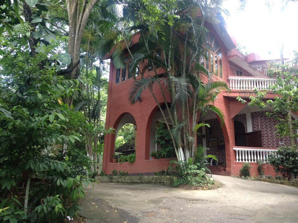 Hilltop Lodge Guwahati Habitación foto
