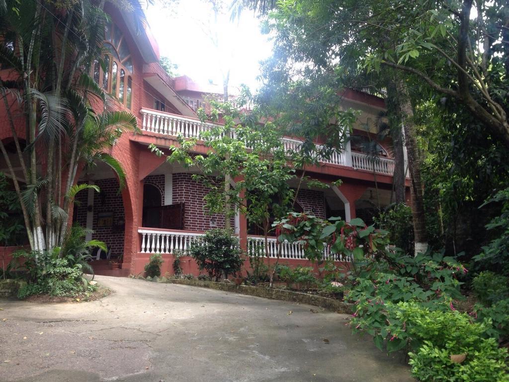 Hilltop Lodge Guwahati Habitación foto