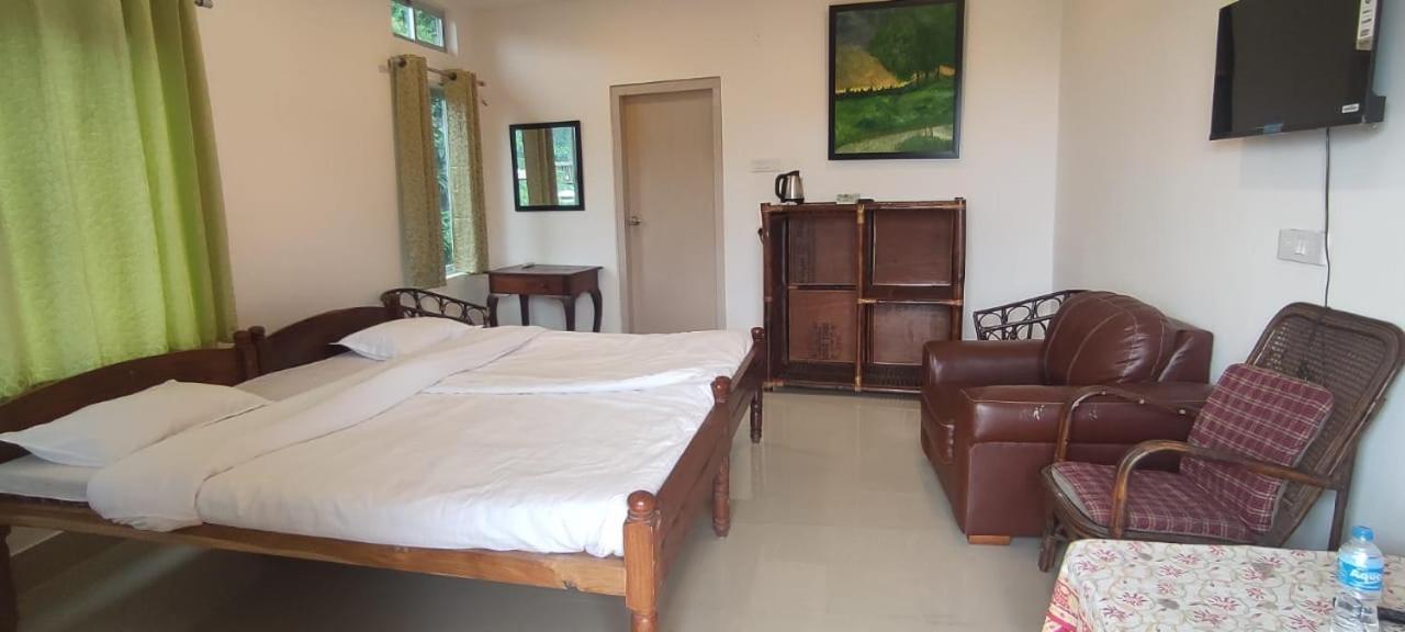 Hilltop Lodge Guwahati Habitación foto