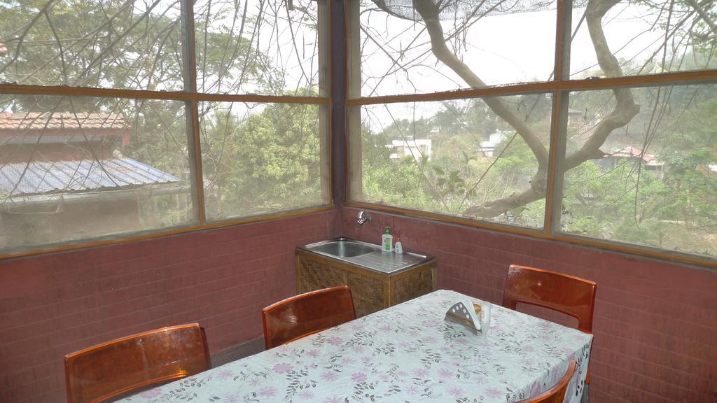 Hilltop Lodge Guwahati Exterior foto