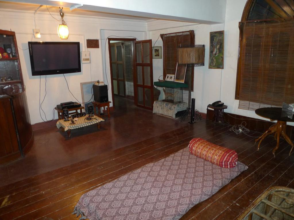 Hilltop Lodge Guwahati Habitación foto