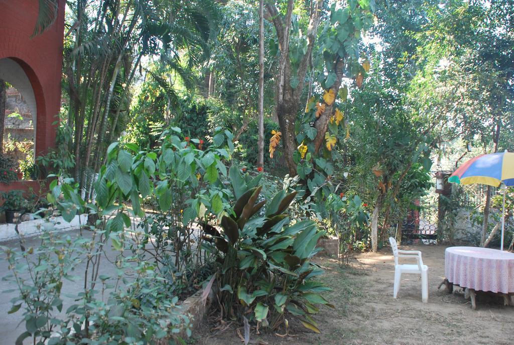 Hilltop Lodge Guwahati Exterior foto